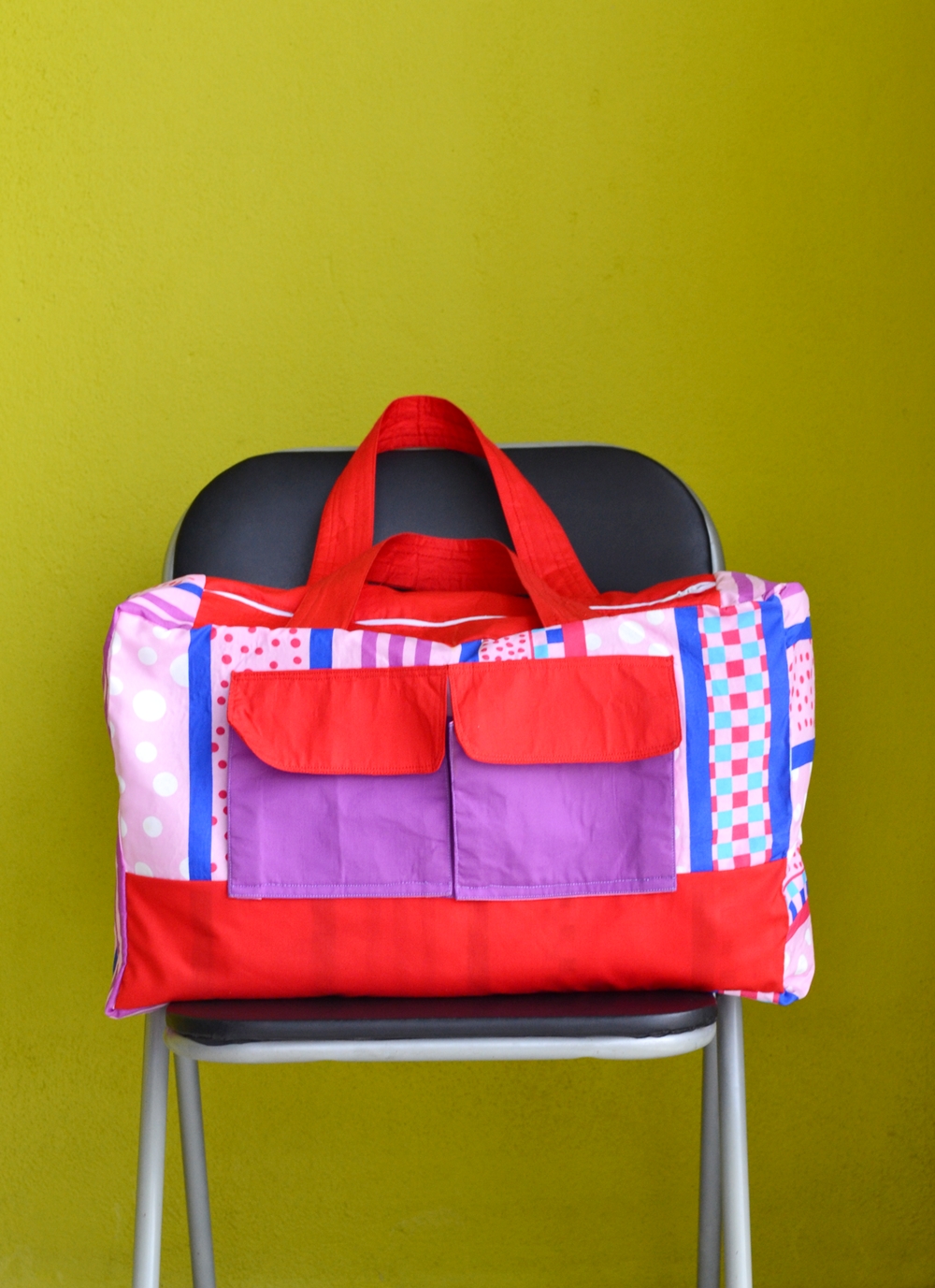 Duffle Bag from Pillow Cover (Free Sewing Pattern)