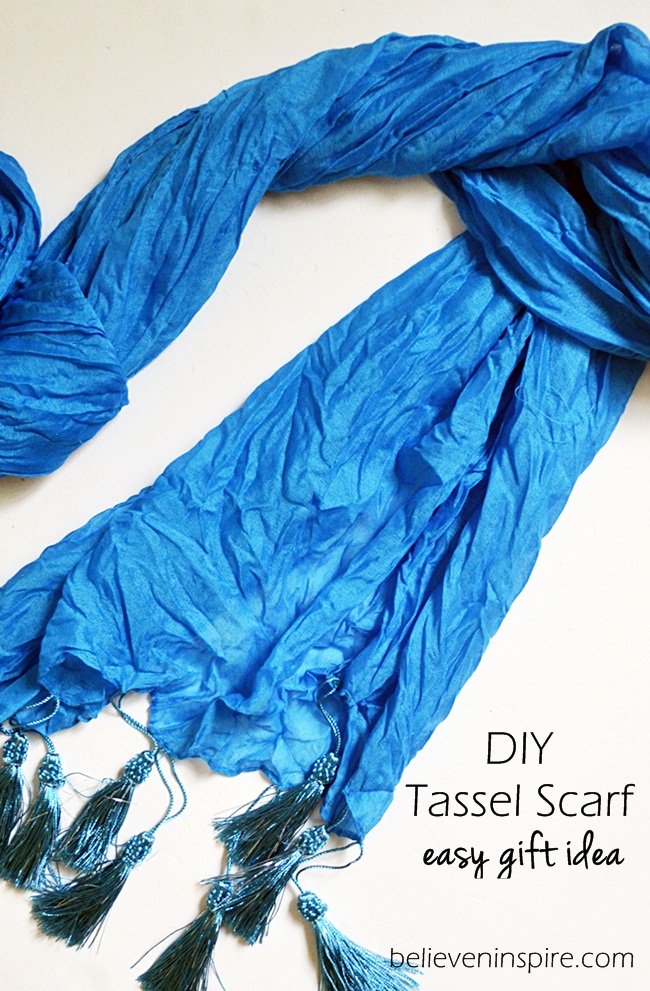 DIY Tassel Scarf (Super Easy Holiday Gift Idea)