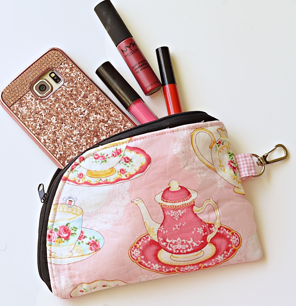 Curved Easy Zipper Pouch Tutorial With Cricut Maker Sew Some Stuff Curved easy zipper pouch tutorial with cricut maker sew some stuff